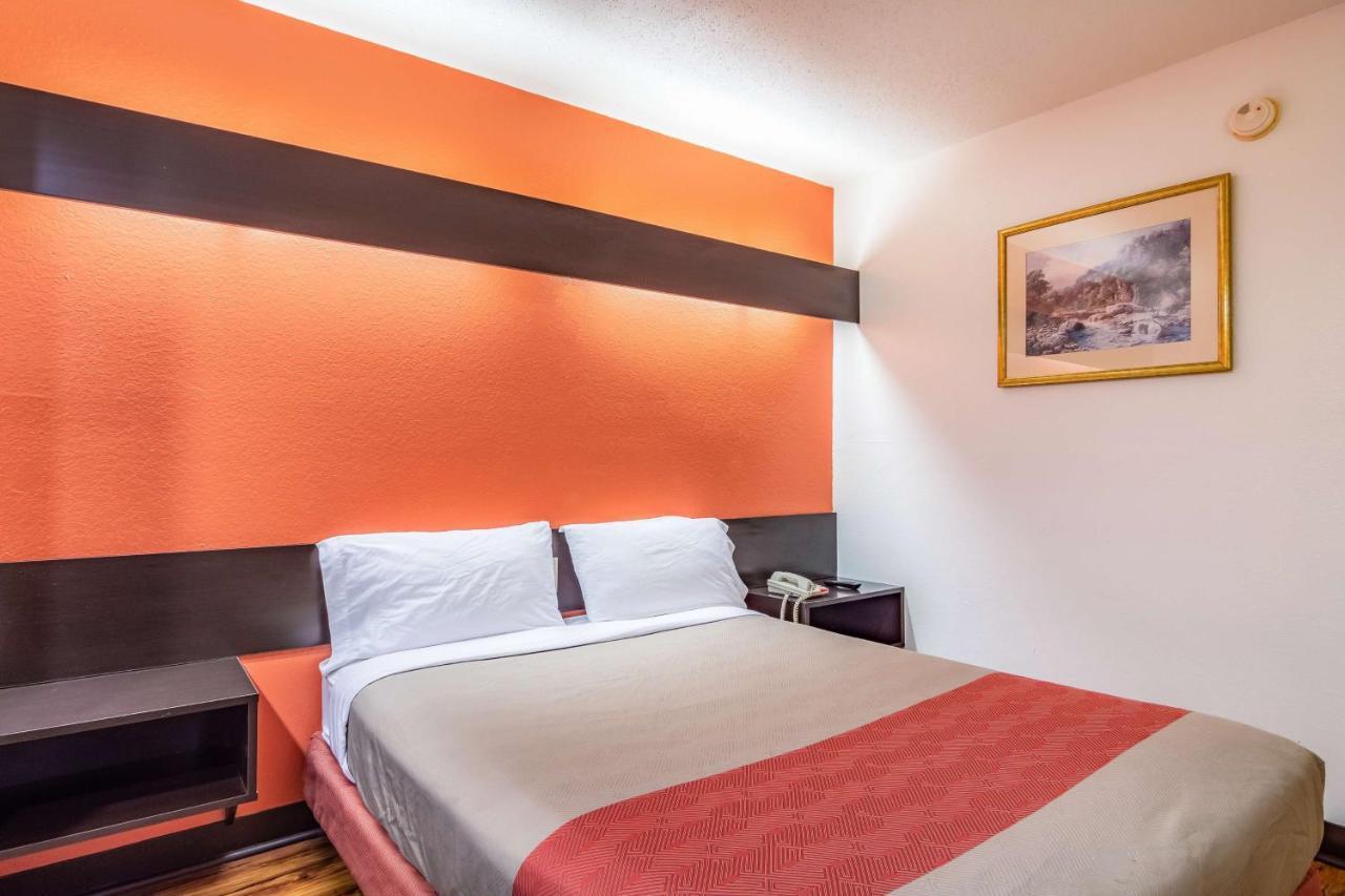 Motel 6 Chattanooga Downtown Bagian luar foto