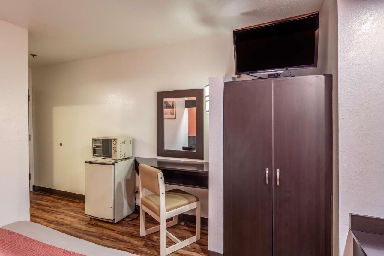 Motel 6 Chattanooga Downtown Bagian luar foto