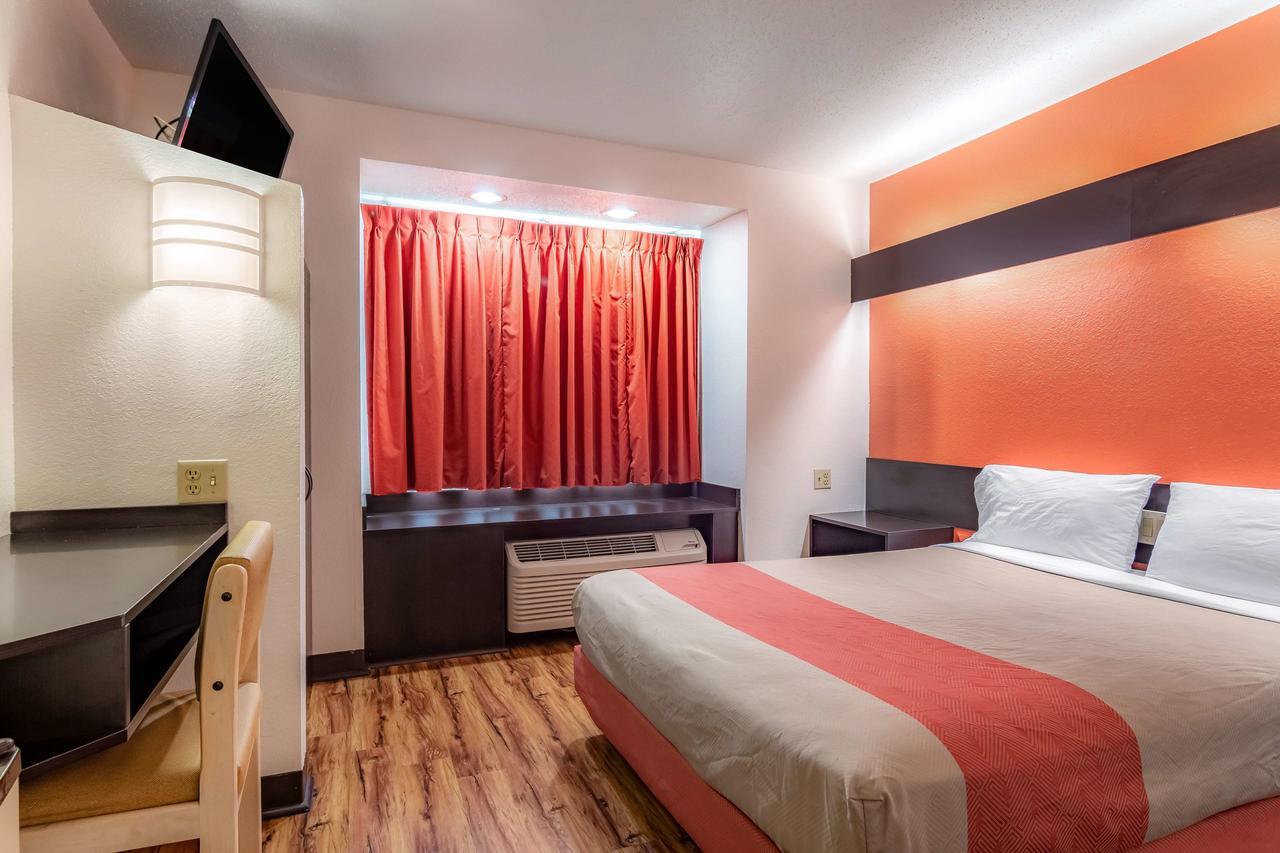 Motel 6 Chattanooga Downtown Bagian luar foto